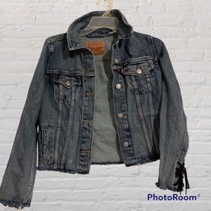 Levis Jean distressed denim Jacket